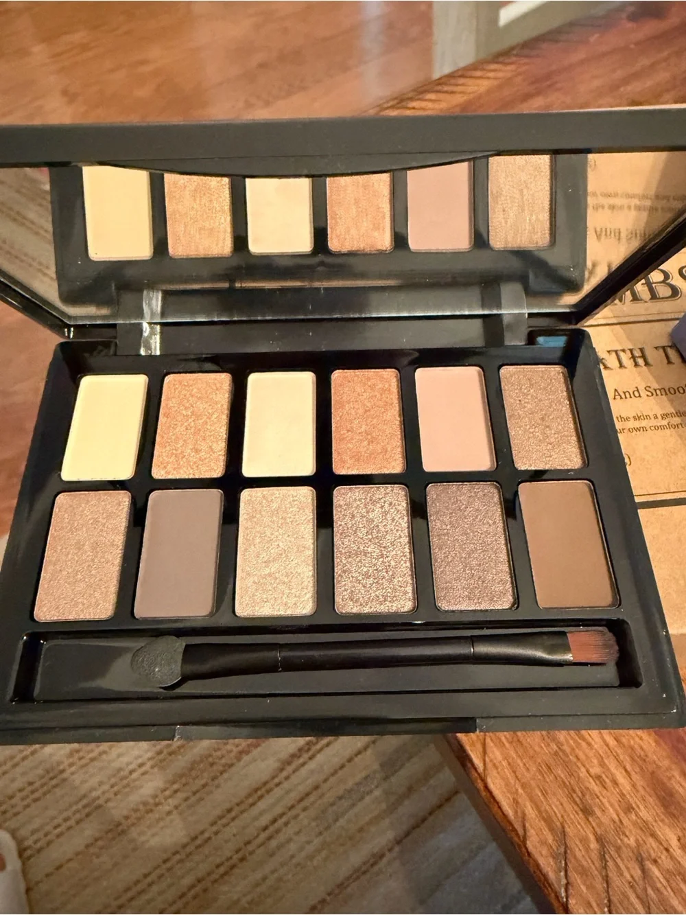 BeCAUSE eye shadow